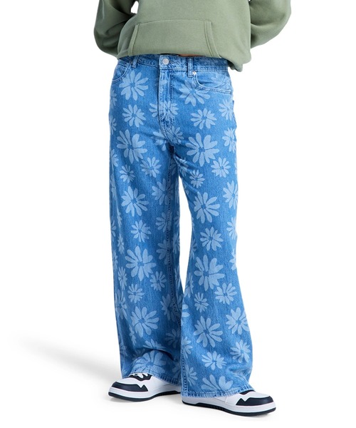 ROXY(ロキシー)の「ROXY ウィメンズ BOOGIE NIGHT MID SUR デニムパンツ 【2026年春夏モデル】/ロキシーフラワー柄デニムパンツ(デニムパンツ・レディース・ブルー・28inch/24inch/26inch)」の2枚目の写真