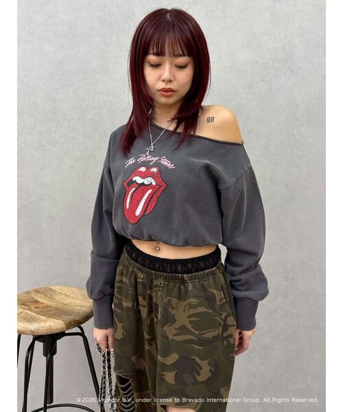 EVRIS(エヴリス)の「【ザ・ローリング・ストーンズ】ワンショルスウェット(スウェット・レディース・ブラック/グレー・FREE)」の2枚目の写真