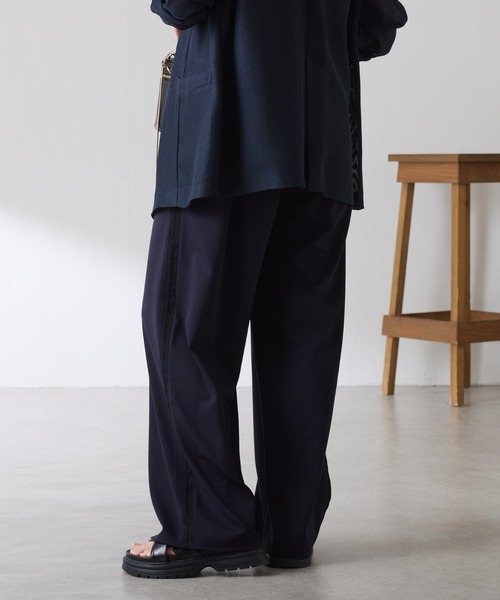 COLLAGE GALLARDAGALANTE（コラージュガリャルダガランテ）の「イージースラックス（スラックス・レディース・グレイッシュベージュ/ネイビー・FREE）」の17枚目の写真