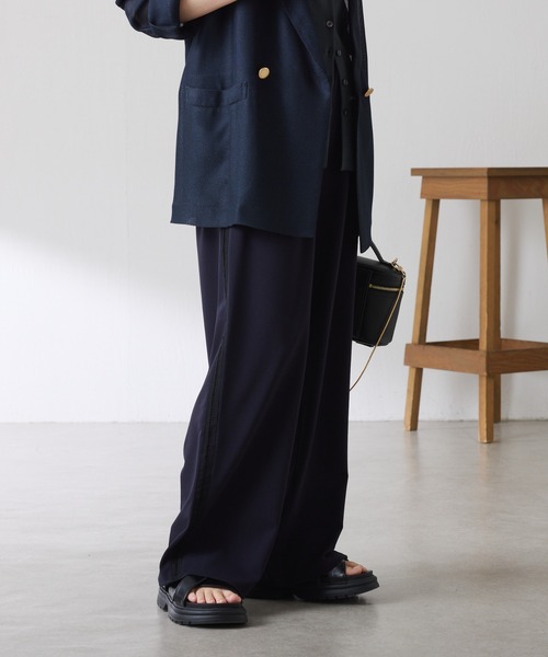 COLLAGE GALLARDAGALANTE（コラージュガリャルダガランテ）の「イージースラックス（スラックス・レディース・グレイッシュベージュ/ネイビー・FREE）」の19枚目の写真