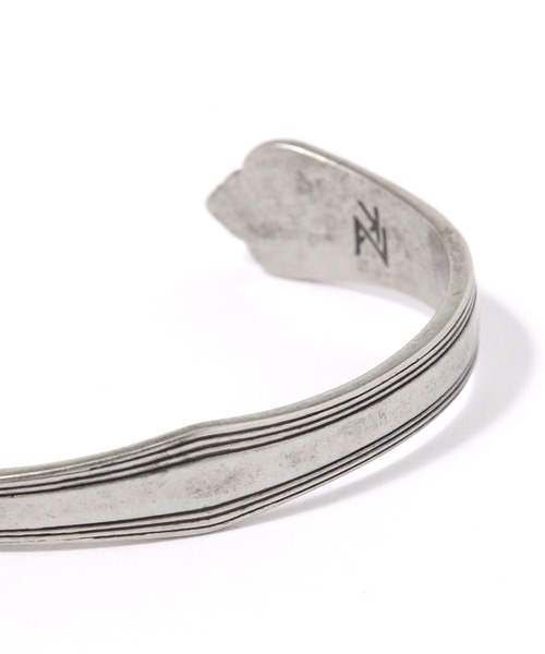 niko and...（ニコアンド）の「加工シルバーバングル（ブレスレット・メンズ・その他1・FREE）」の2枚目の写真