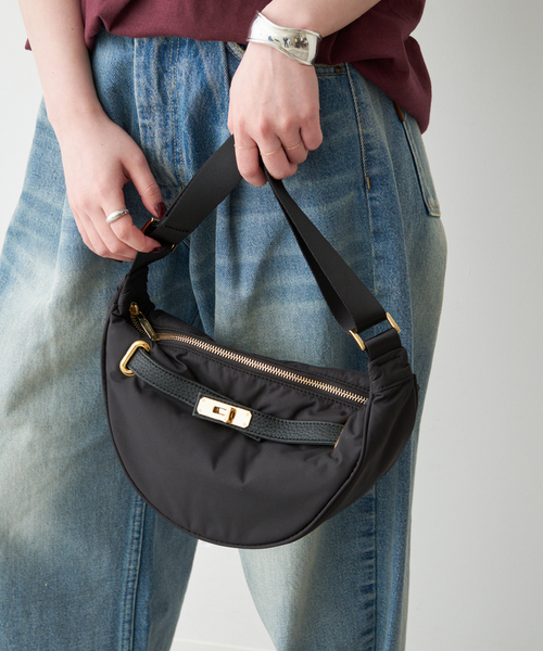 Spick & Span（スピックアンドスパン）の「SITA PARANTICA/シータパランティカ 別注ナイロンボディーバッグ（ショルダーバッグ・レディース・ブラック・FREE）」の2枚目の写真