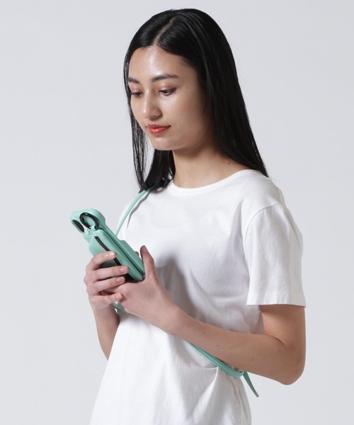 ajew（エジュー）の「ajew/エジュー/別注【ひも付き】iPhone17/17Pro（スマホケース/カバー・レディース・ブラック/グレー系その他/アクア・1/2）」の10枚目の写真