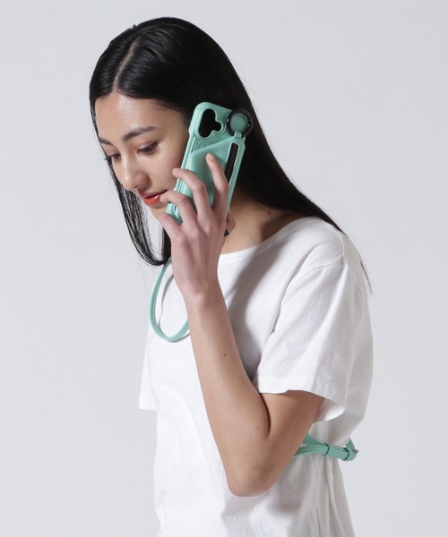 ajew（エジュー）の「ajew/エジュー/別注【ひも付き】iPhone17/17Pro（スマホケース/カバー・レディース・ブラック/グレー系その他/アクア・1/2）」の6枚目の写真