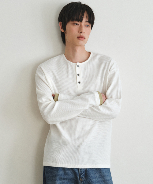WEDNESDAY OASIS(ウェンズデーオアシス)の「レイヤードワッフルヘンリーネックTシャツ_ホワイト(W26TP01)(Tシャツ/カットソー・メンズ・ホワイト・MEDIUM/LARGE)」の2枚目の写真