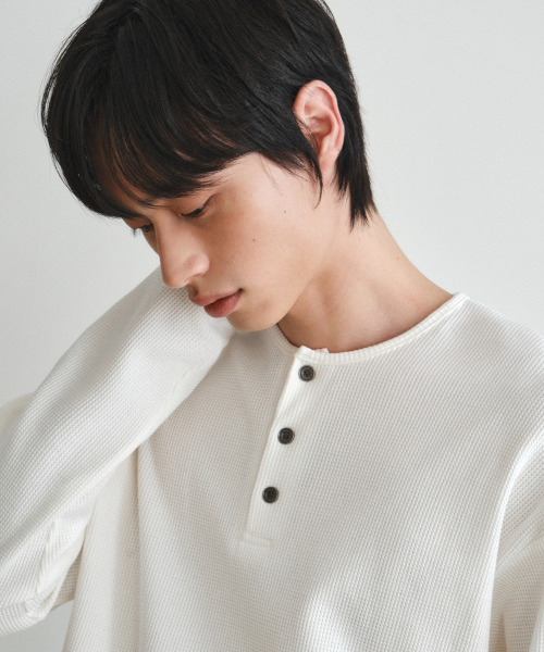 WEDNESDAY OASIS(ウェンズデーオアシス)の「レイヤードワッフルヘンリーネックTシャツ_ホワイト(W26TP01)(Tシャツ/カットソー・メンズ・ホワイト・MEDIUM/LARGE)」の4枚目の写真