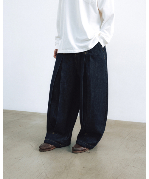 ANGLAN(アングラン)の「Long Tuck Wing Balloon Denim Pants - Indigo(デニムパンツ・メンズ・その他・1/2)」の3枚目の写真