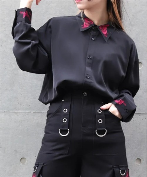 REZEN(リゼン)の「蝶刺繍シャツ(シャツ/ブラウス・メンズ・ライトグレー/ターコイズブルー/ローズ・LARGE/MEDIUM)」の3枚目の写真