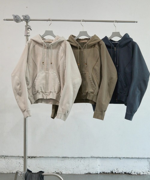 NVRFRGT(ネヴァーフォーゲット)の「【NVRFRGT】PANELED ZIP UP HOODIE(パーカー・メンズ・チャコールグレー/モカ・2/1)」の7枚目の写真