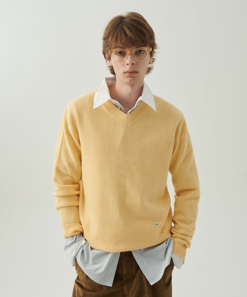 [COLLECTION LINE] — Heritage V‑neck wool knit, айвори