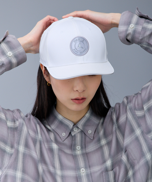 JORDAN BRAND(ジョーダンブランド)の「【NIKE / ナイキ】U J RISE CAP S CB PSG(キャップ・メンズ・ネイビー/ホワイト・FREE)」の1枚目の写真