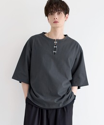 LILL（リル）の「シルバーパーツヘビーウエイトコットンヘンリーネックハーフスリーブカットソー（Tシャツ/カットソー）」