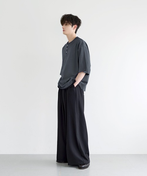 LILL(リル)の「シルバーパーツヘビーウエイトコットンヘンリーネックハーフスリーブカットソー(Tシャツ/カットソー・メンズ・チャコールグレー/ブラック/ホワイト/ブルーグレー/ワイン・XL/L/M/S)」の7枚目の写真