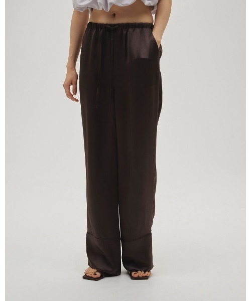 TODAYFUL(トゥデイフル)の「Satin Easy Pants 12610704(その他パンツ・レディース・オフホワイト/ブラック/ブラウン・36/38)」の3枚目の写真