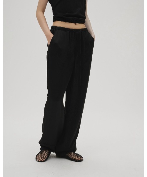 TODAYFUL(トゥデイフル)の「Satin Easy Pants 12610704(その他パンツ・レディース・オフホワイト/ブラック/ブラウン・36/38)」の1枚目の写真