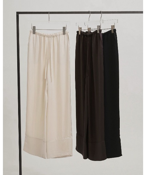 TODAYFUL(トゥデイフル)の「Satin Easy Pants 12610704(その他パンツ・レディース・オフホワイト/ブラック/ブラウン・36/38)」の11枚目の写真