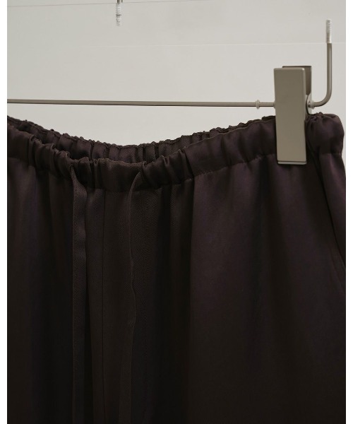 TODAYFUL(トゥデイフル)の「Satin Easy Pants 12610704(その他パンツ・レディース・オフホワイト/ブラック/ブラウン・36/38)」の16枚目の写真