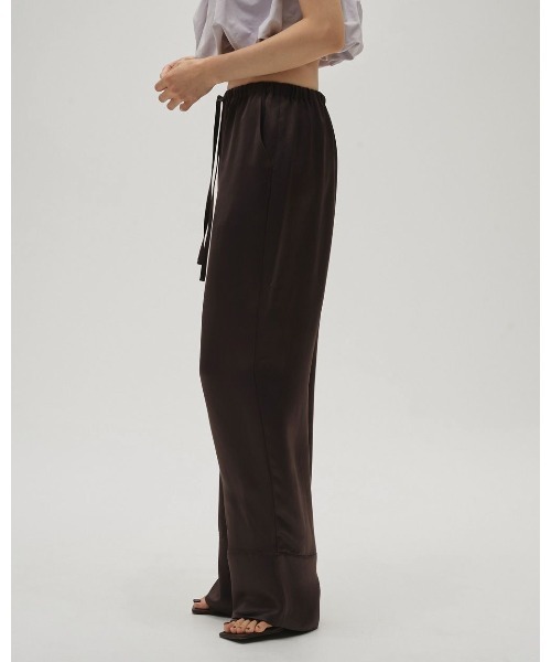 TODAYFUL(トゥデイフル)の「Satin Easy Pants 12610704(その他パンツ・レディース・オフホワイト/ブラック/ブラウン・36/38)」の9枚目の写真