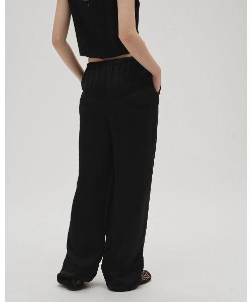 TODAYFUL(トゥデイフル)の「Satin Easy Pants 12610704(その他パンツ・レディース・オフホワイト/ブラック/ブラウン・36/38)」の8枚目の写真