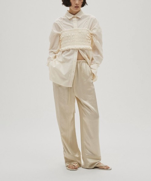TODAYFUL(トゥデイフル)の「Satin Easy Pants 12610704(その他パンツ・レディース・オフホワイト/ブラック/ブラウン・36/38)」の4枚目の写真