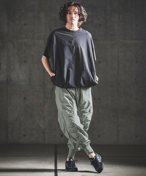 GLIMCLAP（グリムクラップ）の「mp14932- Stretch Nylon Ripstop Shirring & Piping Sarouel Pants サルエルパンツ(202-054-gls-cg)（その他パンツ・メンズ・セージグリーン/ブラック・S/M/L）」の12枚目の写真