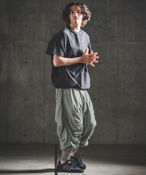 GLIMCLAP（グリムクラップ）の「mp14932- Stretch Nylon Ripstop Shirring & Piping Sarouel Pants サルエルパンツ(202-054-gls-cg)（その他パンツ・メンズ・セージグリーン/ブラック・S/M/L）」の13枚目の写真