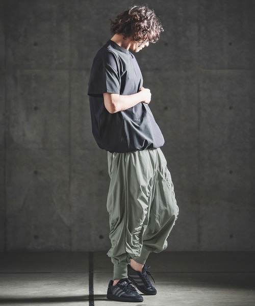 GLIMCLAP（グリムクラップ）の「mp14932- Stretch Nylon Ripstop Shirring & Piping Sarouel Pants サルエルパンツ(202-054-gls-cg)（その他パンツ・メンズ・セージグリーン/ブラック・S/M/L）」の14枚目の写真