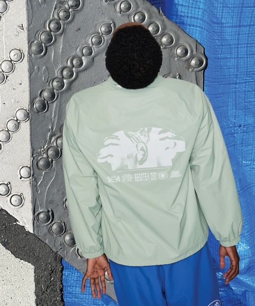 VANS(バンズ)の「ED DAVIS コーチジャケット / ED DAVIS COACH JACKET Gray Oli VN000VSZEMW1(ブルゾン・メンズ・ライトオリーブ・X-LARGE/LARGE/MEDIUM/SMALL)」の1枚目の写真