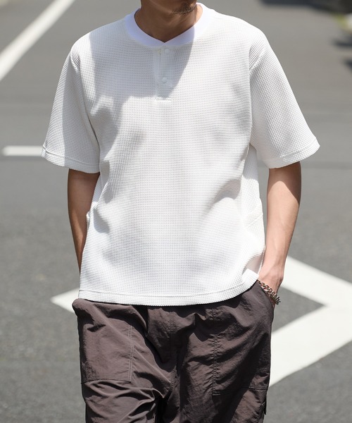 narifuri(ナリフリ)の「【narifuri】マルチワッフルヘンリーネックTシャツ NF1224(Tシャツ/カットソー・メンズ・チャコールグレー/ライトグレー/ホワイト/ブラック/ターコイズブルー・M/XL/S/L)」の1枚目の写真