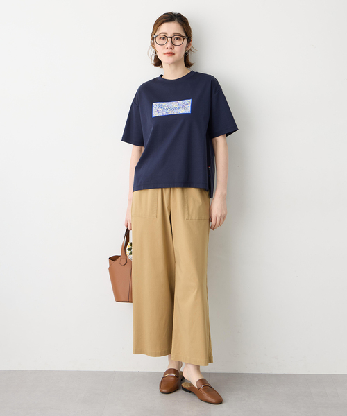 Petit Honfleur(プチオンフルール)の「【Liberty】リバティプリントロゴ刺しゅうTシャツ【オーガニックコットンブレンド・UVカット・接触冷感】(Tシャツ/カットソー・レディース・ホワイト/ネイビー・M/L)」の11枚目の写真