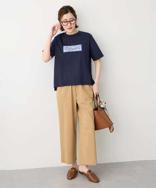Petit Honfleur(プチオンフルール)の「【Liberty】リバティプリントロゴ刺しゅうTシャツ【オーガニックコットンブレンド・UVカット・接触冷感】(Tシャツ/カットソー・レディース・ホワイト/ネイビー・M/L)」の12枚目の写真