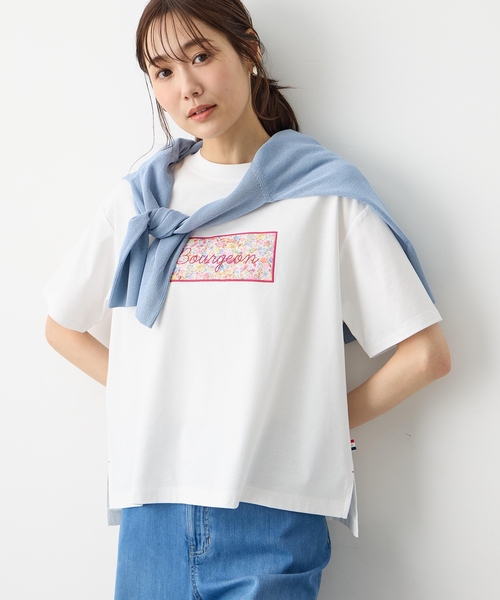Petit Honfleur(プチオンフルール)の「【Liberty】リバティプリントロゴ刺しゅうTシャツ【オーガニックコットンブレンド・UVカット・接触冷感】(Tシャツ/カットソー・レディース・ホワイト/ネイビー・M/L)」の1枚目の写真