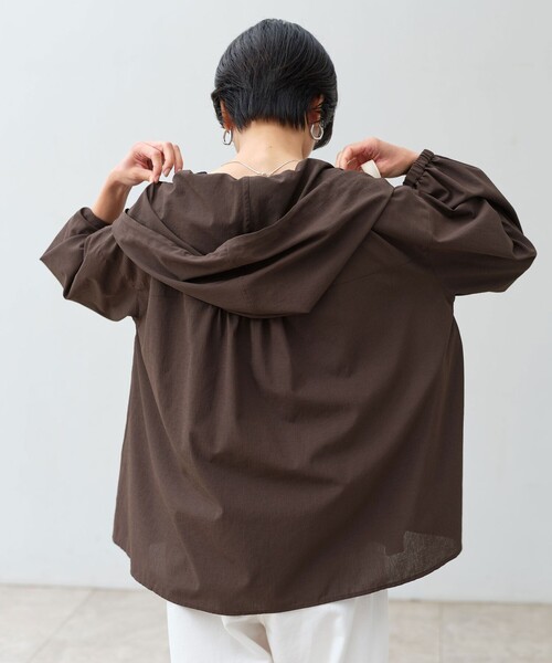 green label relaxing（グリーンレーベルリラクシング）の「［size SHORTあり］フード ギャザー シャツ  UVカット 通気性 吸水速乾（シャツ/ブラウス・レディース・オフホワイト/ダークブラウン/ベージュ・SHORT/FREE）」の18枚目の写真