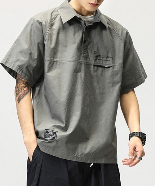 KELVIN(ケルヴァン)の「Pullover Short Sleeve Tech Shirt プルオーバー 半袖テックシャツ(シャツ/ブラウス・メンズ・グレー/ブラック・MEDIUM/LARGE)」の4枚目の写真