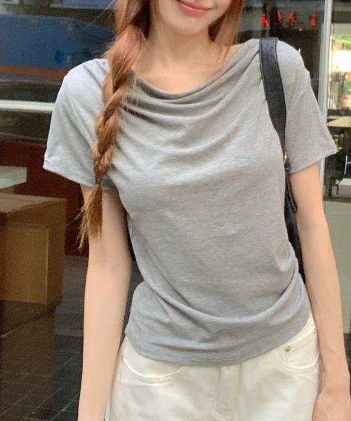 AMAJI（アマジ）の「ドレープネック ドローストリング 半袖Tシャツ（Tシャツ/カットソー・レディース・グレー/ホワイト・SMALL/MEDIUM/LARGE/X-LARGE）」の6枚目の写真
