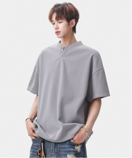 neos（ネオス）の「【neos】ユニセックス キーネック スタッズデザイン ハーフスリーブ Tシャツ メンズ レディース（Tシャツ/カットソー・メンズ・ブラック/ホワイト/グレー/チャコールグレー・MEDIUM/LARGE/X-LARGE）」の4枚目の写真