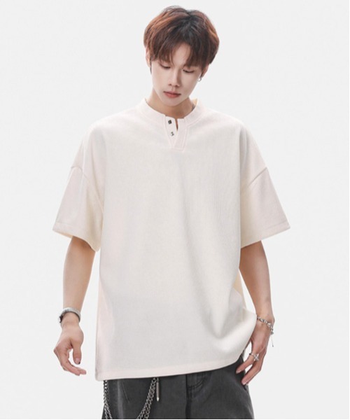 neos（ネオス）の「【neos】ユニセックス キーネック スタッズデザイン ハーフスリーブ Tシャツ メンズ レディース（Tシャツ/カットソー・メンズ・ブラック/ホワイト/グレー/チャコールグレー・MEDIUM/LARGE/X-LARGE）」の6枚目の写真