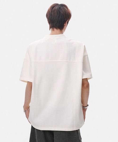 neos（ネオス）の「【neos】ユニセックス キーネック スタッズデザイン ハーフスリーブ Tシャツ メンズ レディース（Tシャツ/カットソー・メンズ・ブラック/ホワイト/グレー/チャコールグレー・MEDIUM/LARGE/X-LARGE）」の8枚目の写真