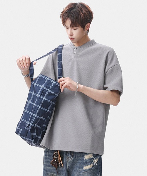 neos（ネオス）の「【neos】ユニセックス キーネック スタッズデザイン ハーフスリーブ Tシャツ メンズ レディース（Tシャツ/カットソー・メンズ・ブラック/ホワイト/グレー/チャコールグレー・MEDIUM/LARGE/X-LARGE）」の16枚目の写真