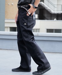 HTC(エイチティーシー)の「HTC/エイチティーシー×Dickies/ディッキーズ FLOWER TQ 874 スタッズデザイン チノパン TCツイル センタープレス スケーターパンツ メンズ 2026年春夏(チノパンツ)」