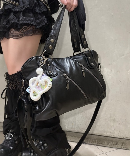 Never mind the XU(ネバーマインドザエックスユー)の「【Never mind the XU】2way faux leather bag / 【ネバーマインド ザ エックスユー】2WAYフェイクレザーバッグ<着用動画あり>(ショルダーバッグ・メンズ・ブラウン/アイボリー/レッド/ブラック・ONE SIZE)」の12枚目の写真