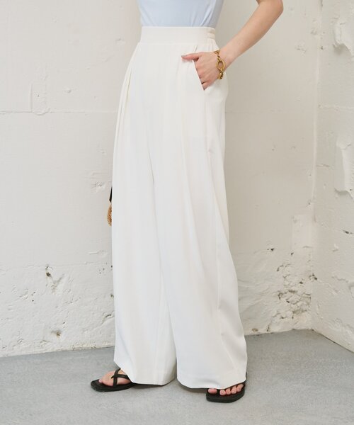 La boutique BonBon（ラブティックボンボン）の「【RISA監修・WEB限定カラーあり・ひんやりタッチ】夏向き２タックワイドパンツ（スラックス・レディース・ブラック/ライトベージュ/オフホワイト/サックスブルー/チャコールグレー・FREE/PM/TM/PS/36）」の9枚目の写真