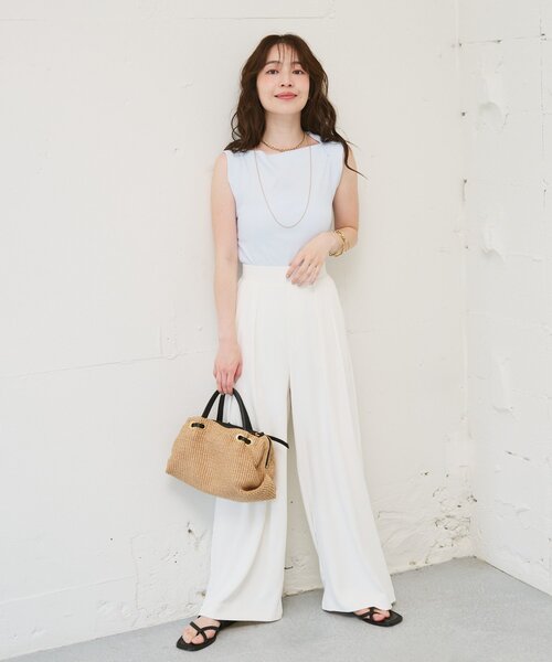 La boutique BonBon（ラブティックボンボン）の「【RISA監修・WEB限定カラーあり・ひんやりタッチ】夏向き２タックワイドパンツ（スラックス・レディース・ブラック/ライトベージュ/オフホワイト/サックスブルー/チャコールグレー・FREE/PM/TM/PS/36）」の13枚目の写真