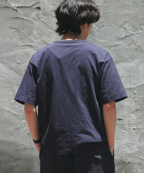 JOURNAL STANDARD relume(ジャーナルスタンダード レリューム)の「スラブ天竺 1ボタン ヘンリーネック Tシャツ(Tシャツ/カットソー・メンズ・カーキ/ブラックミックス/ホワイト×ホワイト・MEDIUM/LARGE)」の6枚目の写真
