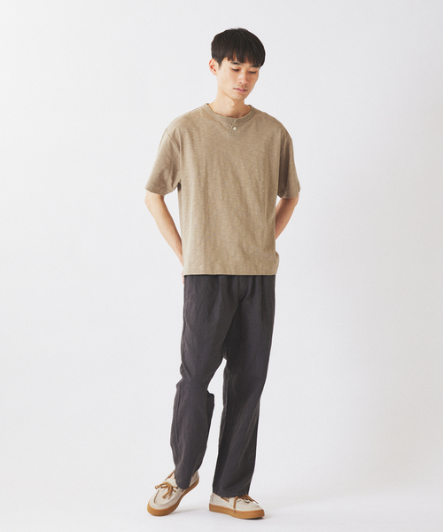 JOURNAL STANDARD relume(ジャーナルスタンダード レリューム)の「スラブ天竺 1ボタン ヘンリーネック Tシャツ(Tシャツ/カットソー・メンズ・カーキ/ブラックミックス/ホワイト×ホワイト・MEDIUM/LARGE)」の9枚目の写真