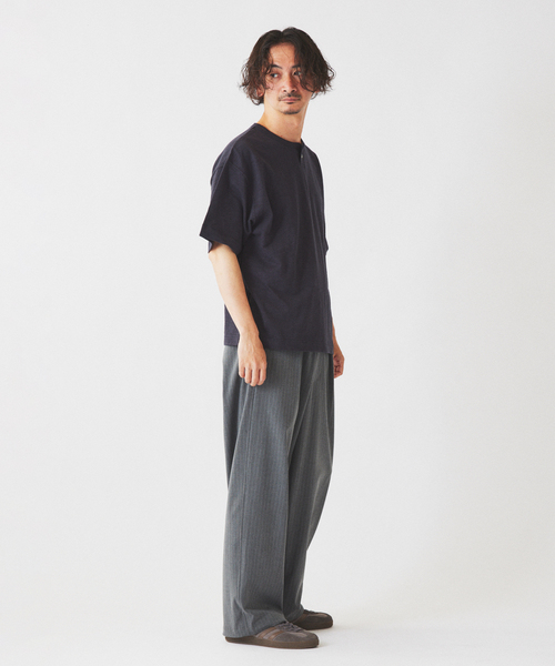 JOURNAL STANDARD relume(ジャーナルスタンダード レリューム)の「スラブ天竺 1ボタン ヘンリーネック Tシャツ(Tシャツ/カットソー・メンズ・カーキ/ブラックミックス/ホワイト×ホワイト・MEDIUM/LARGE)」の10枚目の写真
