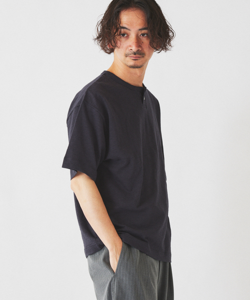 JOURNAL STANDARD relume(ジャーナルスタンダード レリューム)の「スラブ天竺 1ボタン ヘンリーネック Tシャツ(Tシャツ/カットソー・メンズ・カーキ/ブラックミックス/ホワイト×ホワイト・MEDIUM/LARGE)」の11枚目の写真