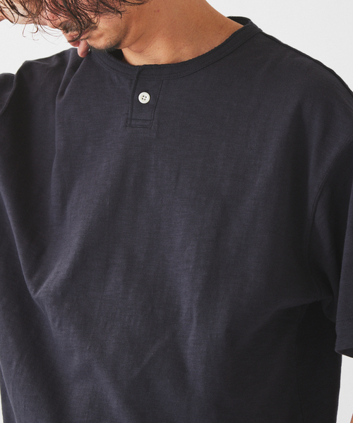 JOURNAL STANDARD relume(ジャーナルスタンダード レリューム)の「スラブ天竺 1ボタン ヘンリーネック Tシャツ(Tシャツ/カットソー・メンズ・カーキ/ブラックミックス/ホワイト×ホワイト・MEDIUM/LARGE)」の12枚目の写真