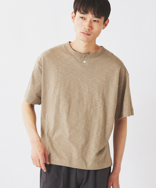 JOURNAL STANDARD relume(ジャーナルスタンダード レリューム)の「スラブ天竺 1ボタン ヘンリーネック Tシャツ(Tシャツ/カットソー・メンズ・カーキ/ブラックミックス/ホワイト×ホワイト・MEDIUM/LARGE)」の22枚目の写真