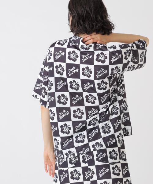 Jack Bunny!!(ジャックバニー)の「【Jack Bunny!!】ハイビスカスプリントPEメッシュ半袖モックネックカットソー(Tシャツ/カットソー・レディース・イエロー/ブラック・LARGE/MEDIUM/SMALL)」の5枚目の写真